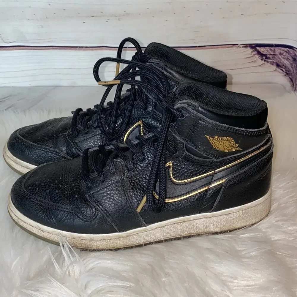Nike Youth Retro High City of Flight Sneakers 6.5Y